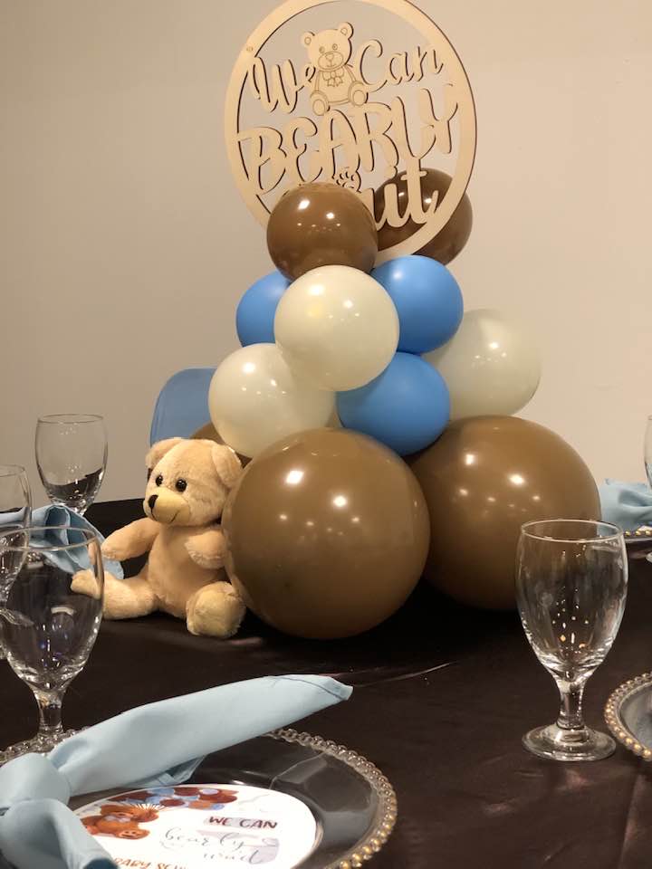 we can bearly wait sign with balloons and bear used for table centerpiece